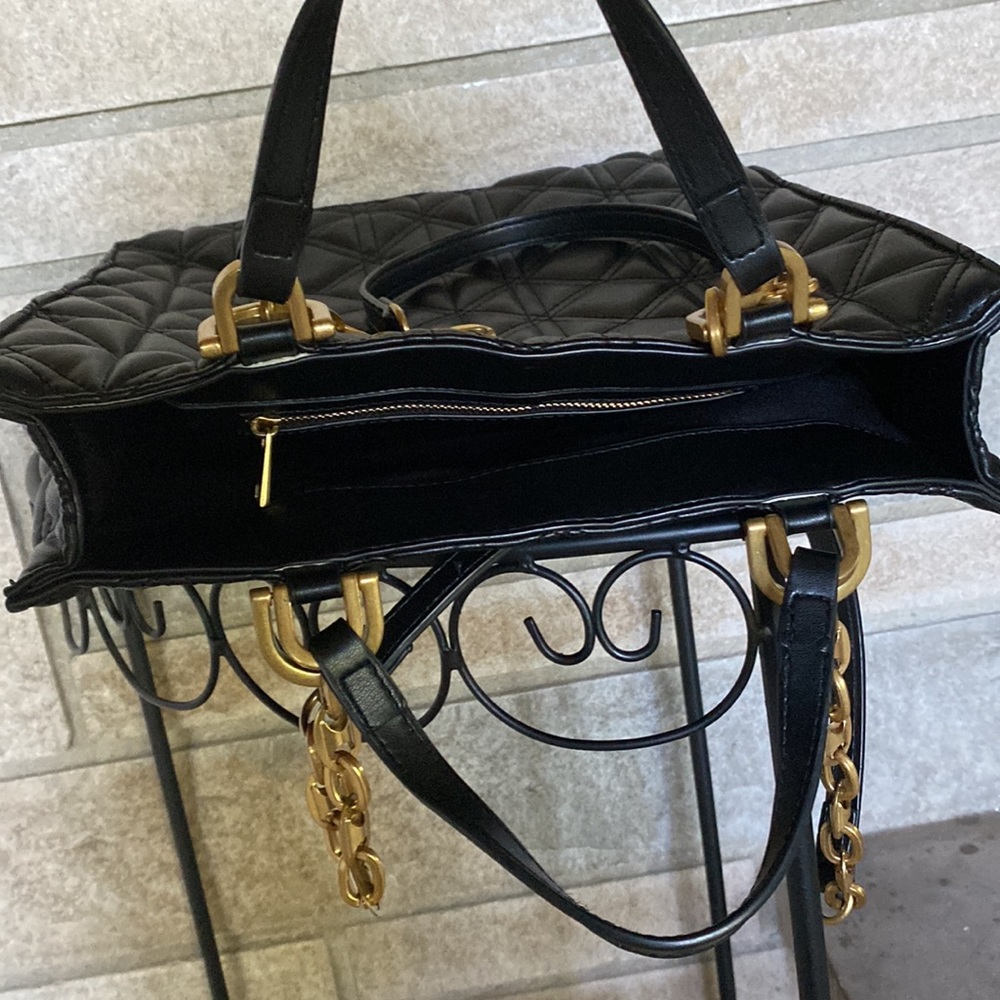 Zara purse. Black faux leather. Excellent condition. Used 2-3 times. - Picture 4 of 10